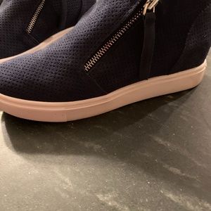 Steve Madden Navy sneakers